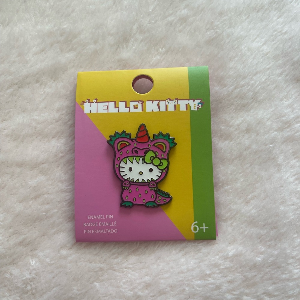 hello kitty pin